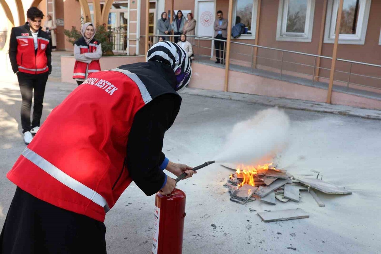 AİLE VE SOSYAL HİZMETLER İL MÜDÜRLÜĞÜ İLE AFAD İL MÜDÜRLÜĞÜ TARAFINDAN, KURUM PERSONELİNİN AFET VE...
