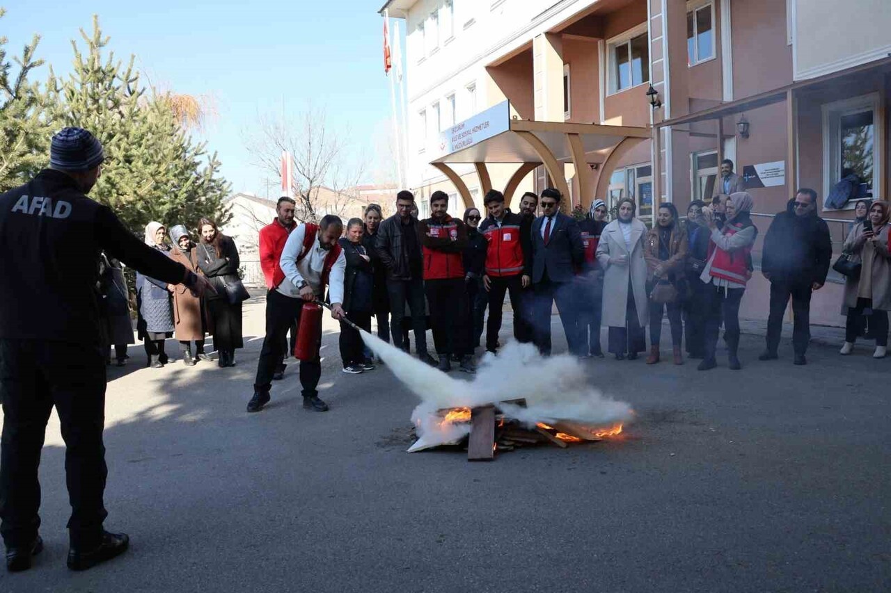 AİLE VE SOSYAL HİZMETLER İL MÜDÜRLÜĞÜ İLE AFAD İL MÜDÜRLÜĞÜ TARAFINDAN, KURUM PERSONELİNİN AFET VE...