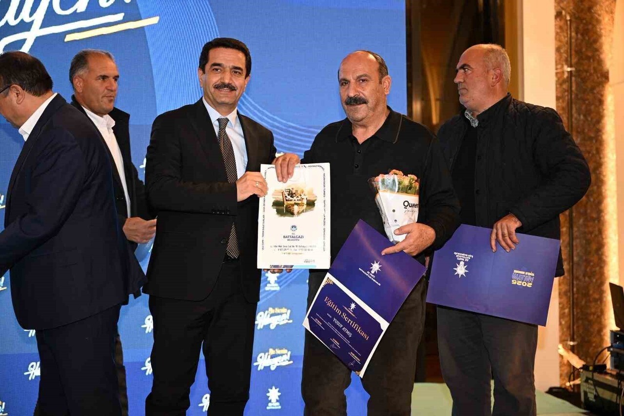 AK PARTİ BATTALGAZİ İLÇE BAŞKANLIĞI TARAFINDAN DÜZENLENEN MAHALLE BAŞKANLARI EĞİTİM PROGRAMI’NDA...