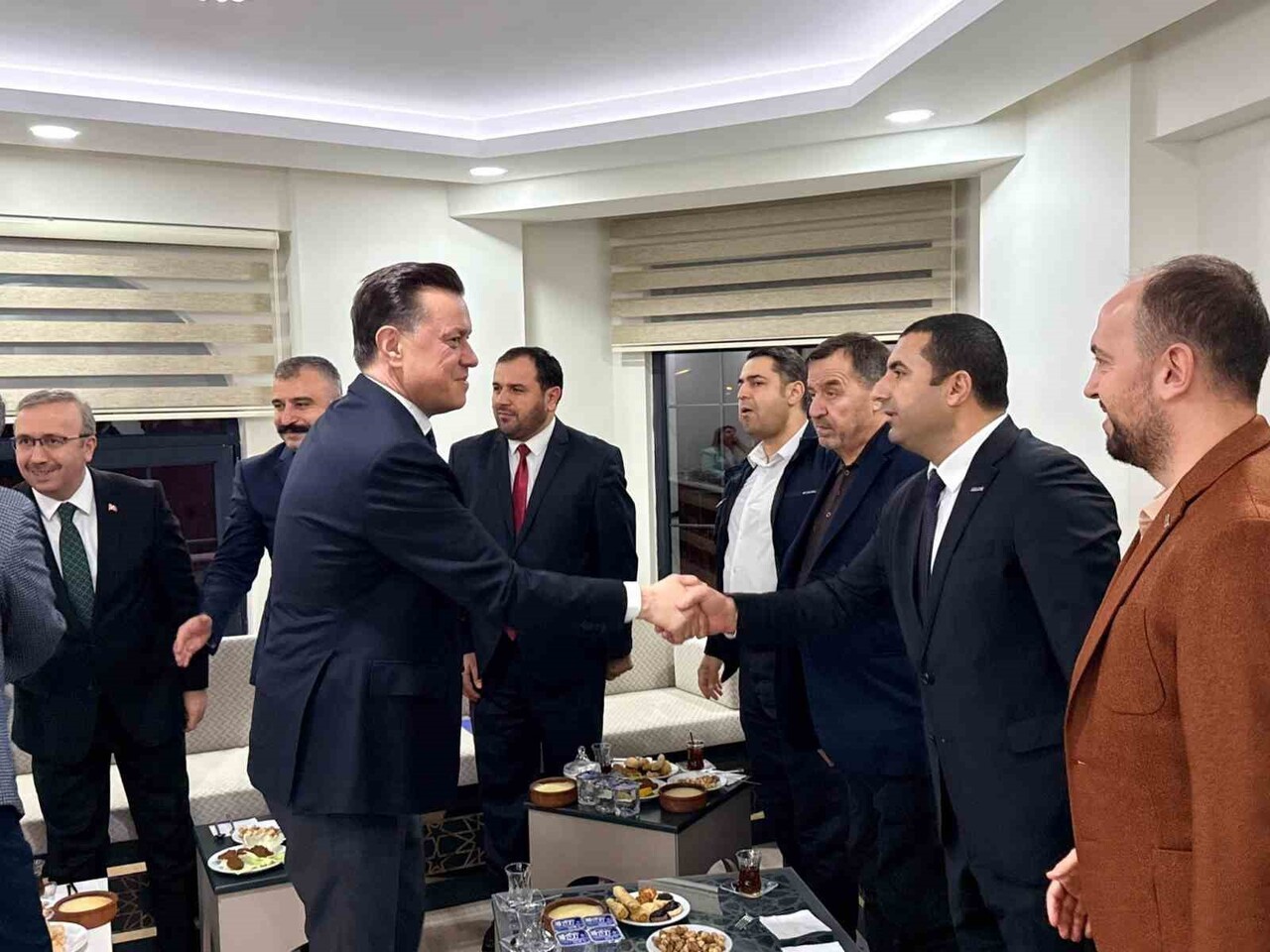 AK PARTİ ESKİŞEHİR MİLLETVEKİLİ NEBİ HATİPOĞLU, ŞEHRİN EĞİTİM ALANINDAKİ İHTİYAÇLARI VE GENÇLERİN...