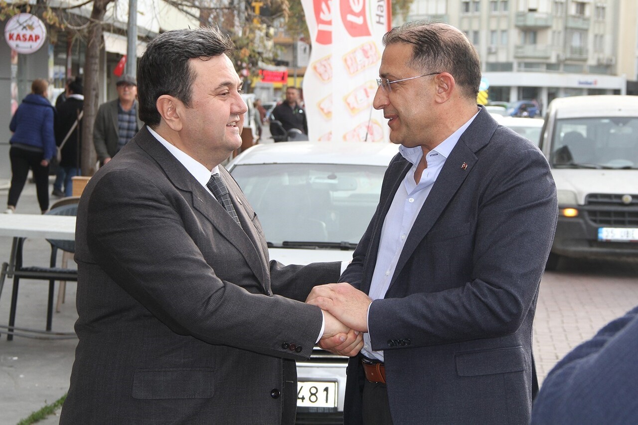 AK PARTİ İLÇE BAŞKANLARI TOPLANTISININ İLKİ, KULA’DA AK PARTİ İL BAŞKANI SÜLEYMAN TURGUT’UN...