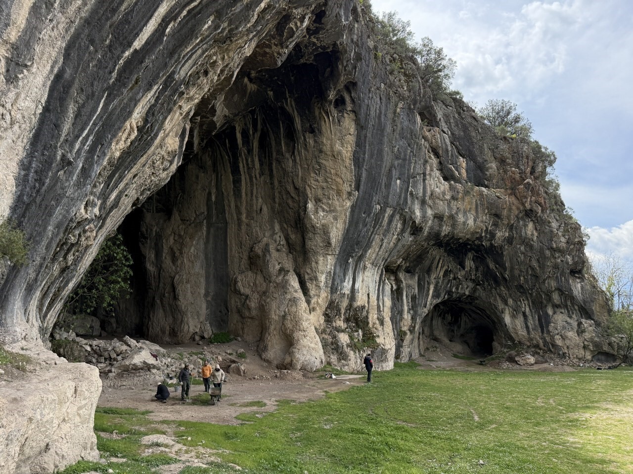 AKDENİZ ÜNİVERSİTESİ EDEBİYAT FAKÜLTESİ ARKEOLOJİ BÖLÜMÜ ÖĞRETİM ÜYELERİNİN DE YER ALDIĞI...