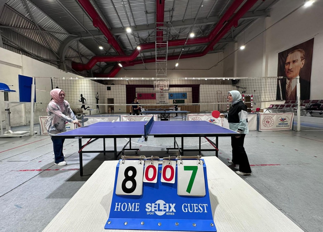 AKHİSAR’DA 24 KASIM ÖĞRETMENLER GÜNÜ KAPSAMINDA DÜZENLENEN MASA TENİSİ VE DART TURNUVALARI YOĞUN...