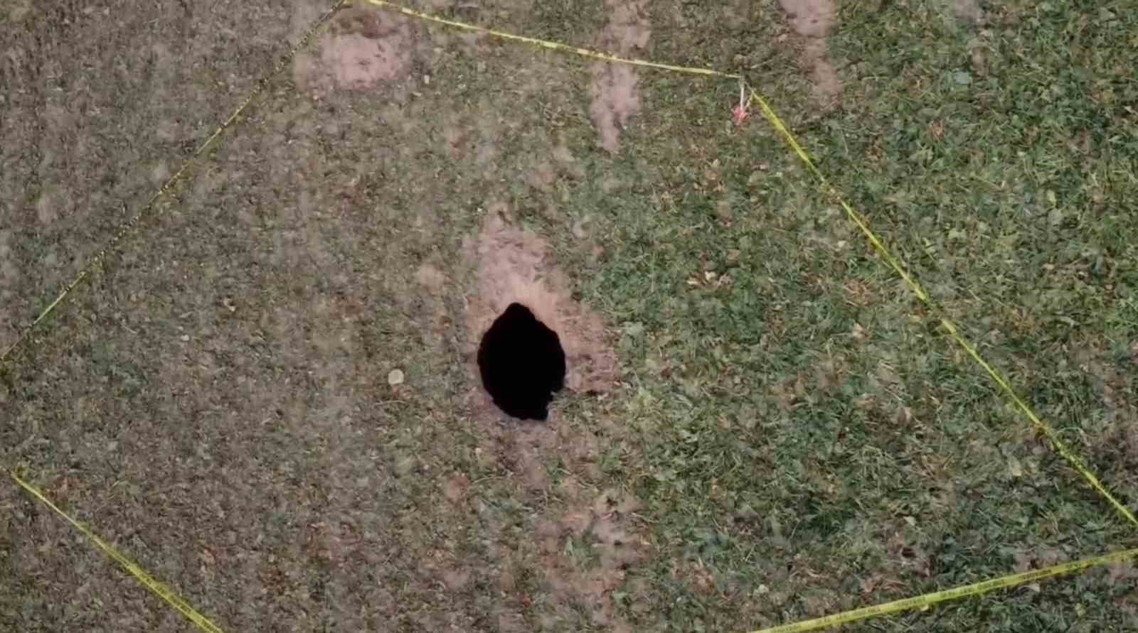 AKSARAY'IN SULTANHANI İLÇESİNDE YENİ BİR OBRUK DAHA OLUŞTU. GAZİ MAHALLESİ SINIRLARINDA MEYDANA...