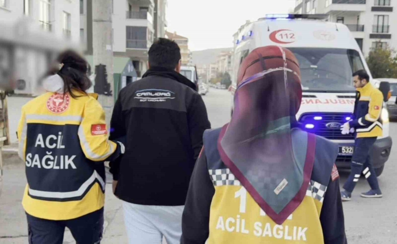 AKSARAY’DA KAMYONET İLE OTOMOBİLİN ÇARPIŞMASI SONUCU MEYDANA GELEN TRAFİK KAZASINDA OTOMOBİL...