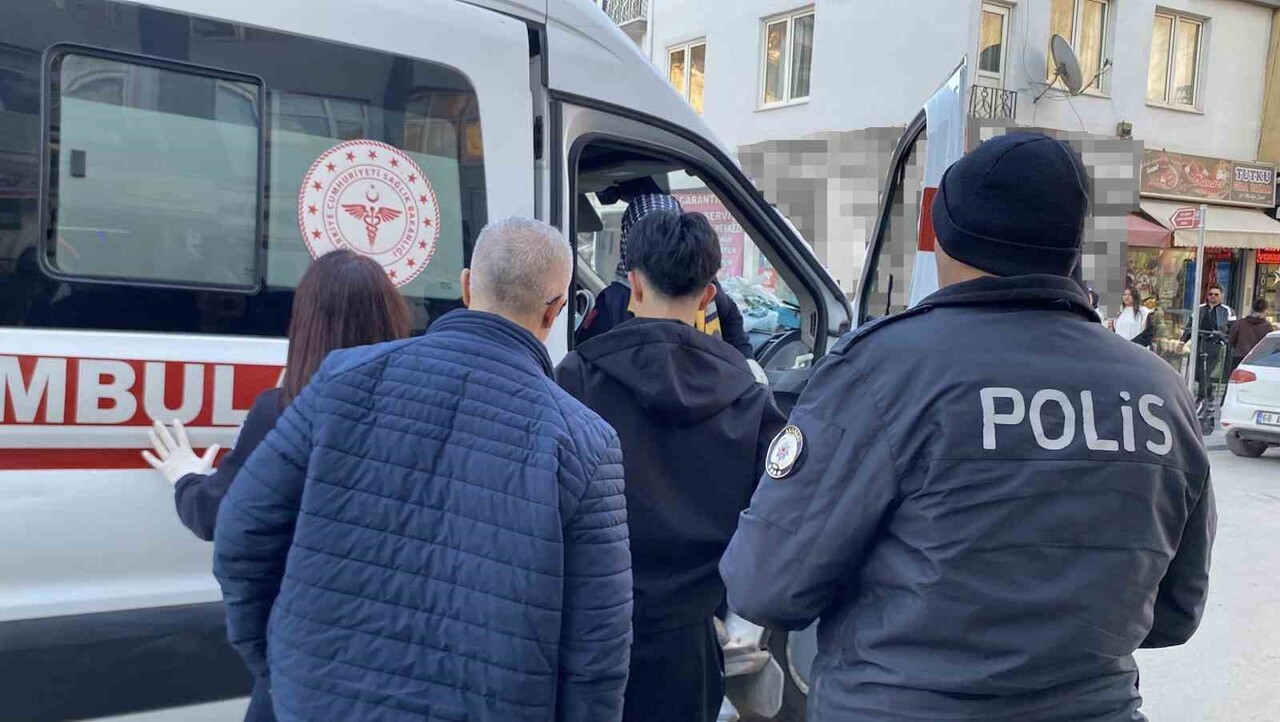 AKSARAY’DA OKULDAN EVİNE DÖNEN 17 YAŞINDAKİ ÇOCUK TANIMADIĞI BİR KİŞİ TARAFINDAN BIÇAKLANARAK...