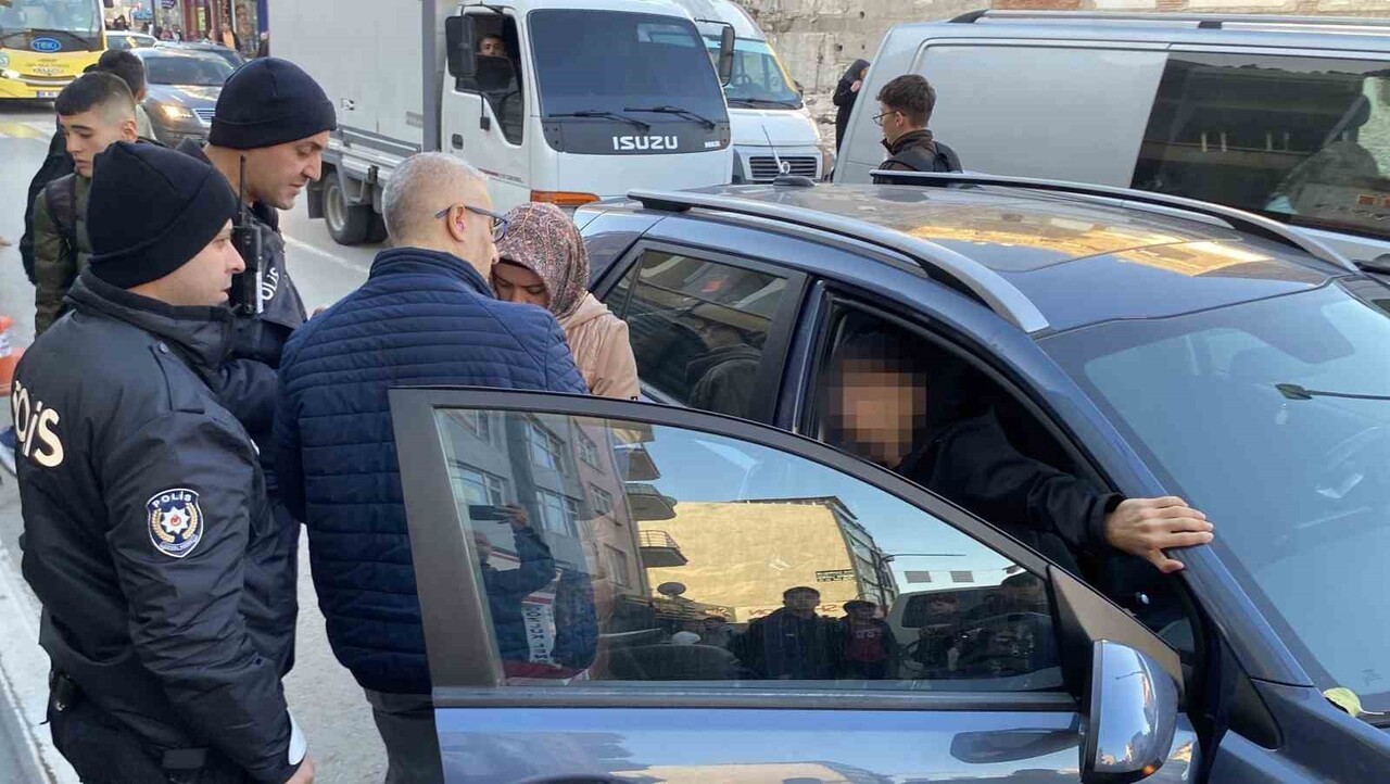 AKSARAY’DA OKULDAN EVİNE DÖNEN 17 YAŞINDAKİ ÇOCUK TANIMADIĞI BİR KİŞİ TARAFINDAN BIÇAKLANARAK...