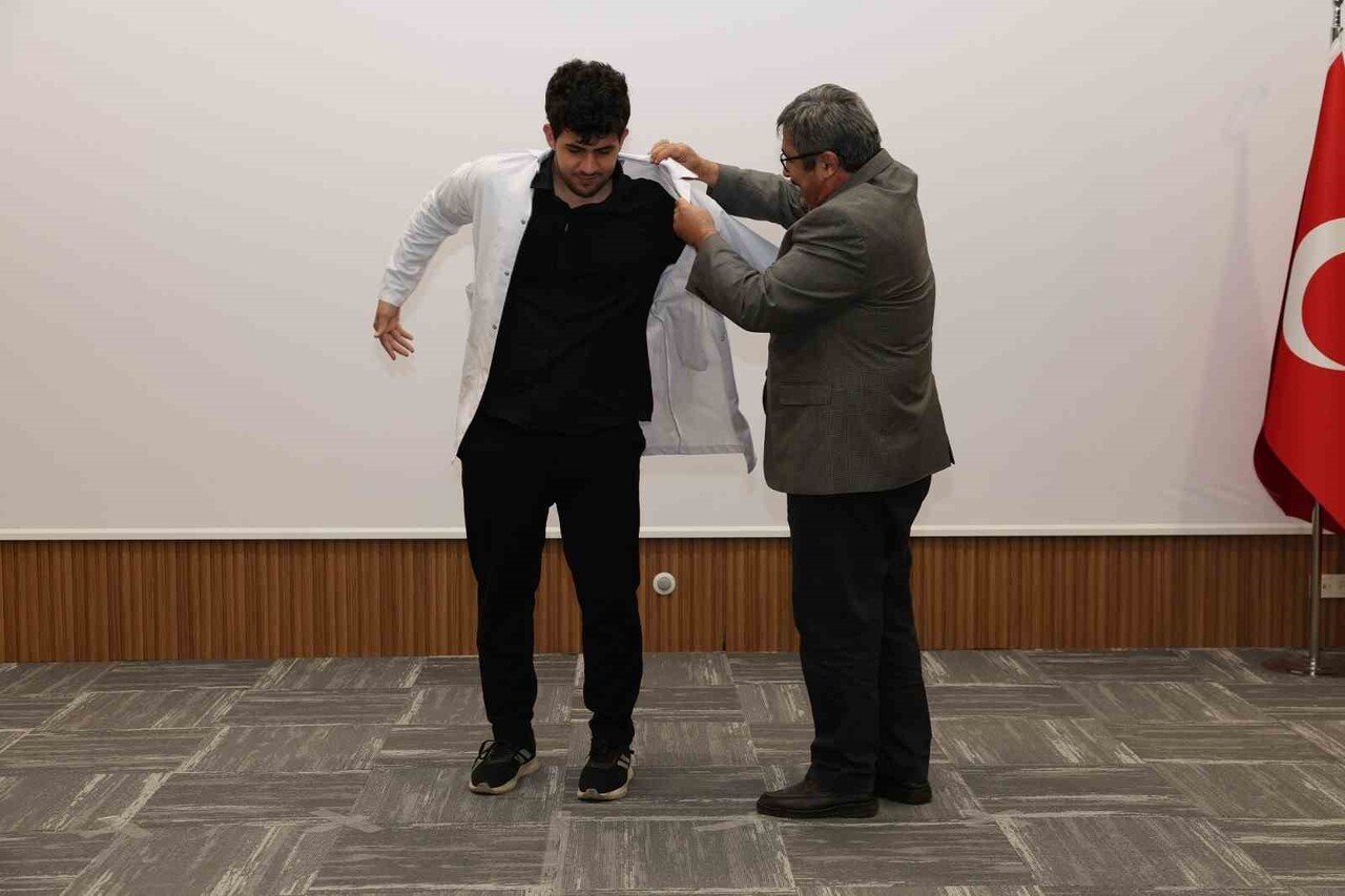 ALANYA ALAADDİN KEYKUBAT ÜNİVERSİTESİ (ALKÜ) DİŞ HEKİMLİĞİ FAKÜLTESİ BİRİNCİ SINIF ÖĞRENCİLERİ...