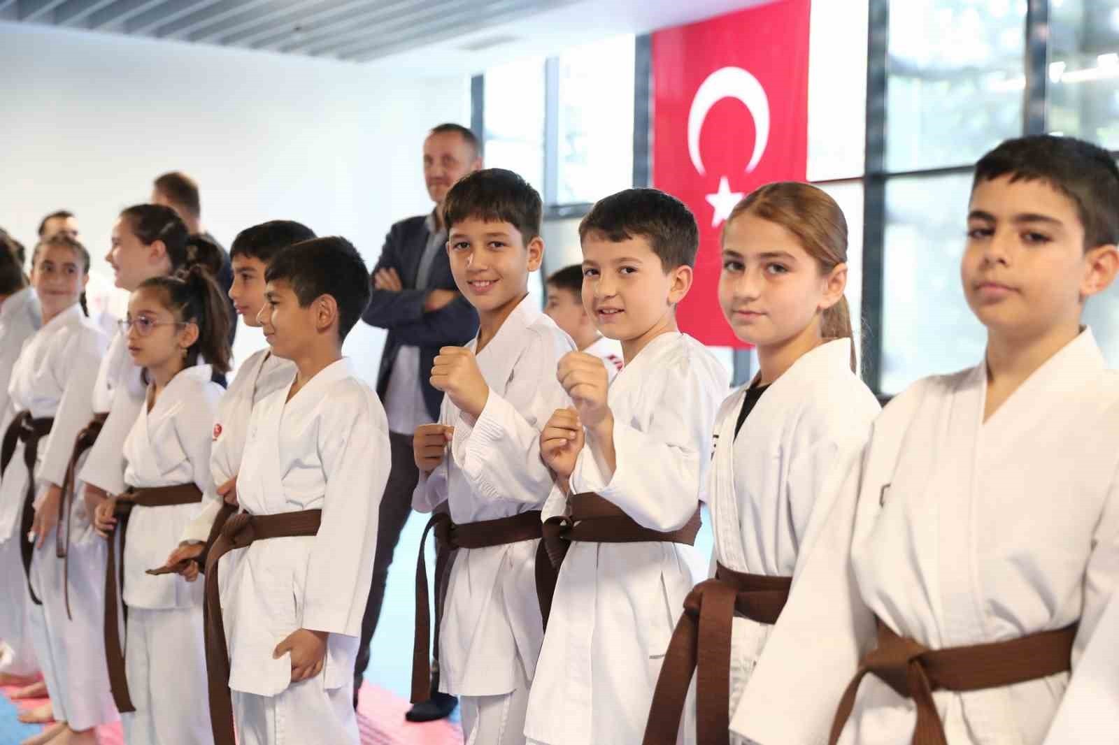 ALİAĞA GENÇLİK MERKEZİ SPOR KULÜBÜ KARATE KURSU’NDA 2025 YILI EKİM DÖNEMİ KUŞAK SINAVI BAŞARIYLA...