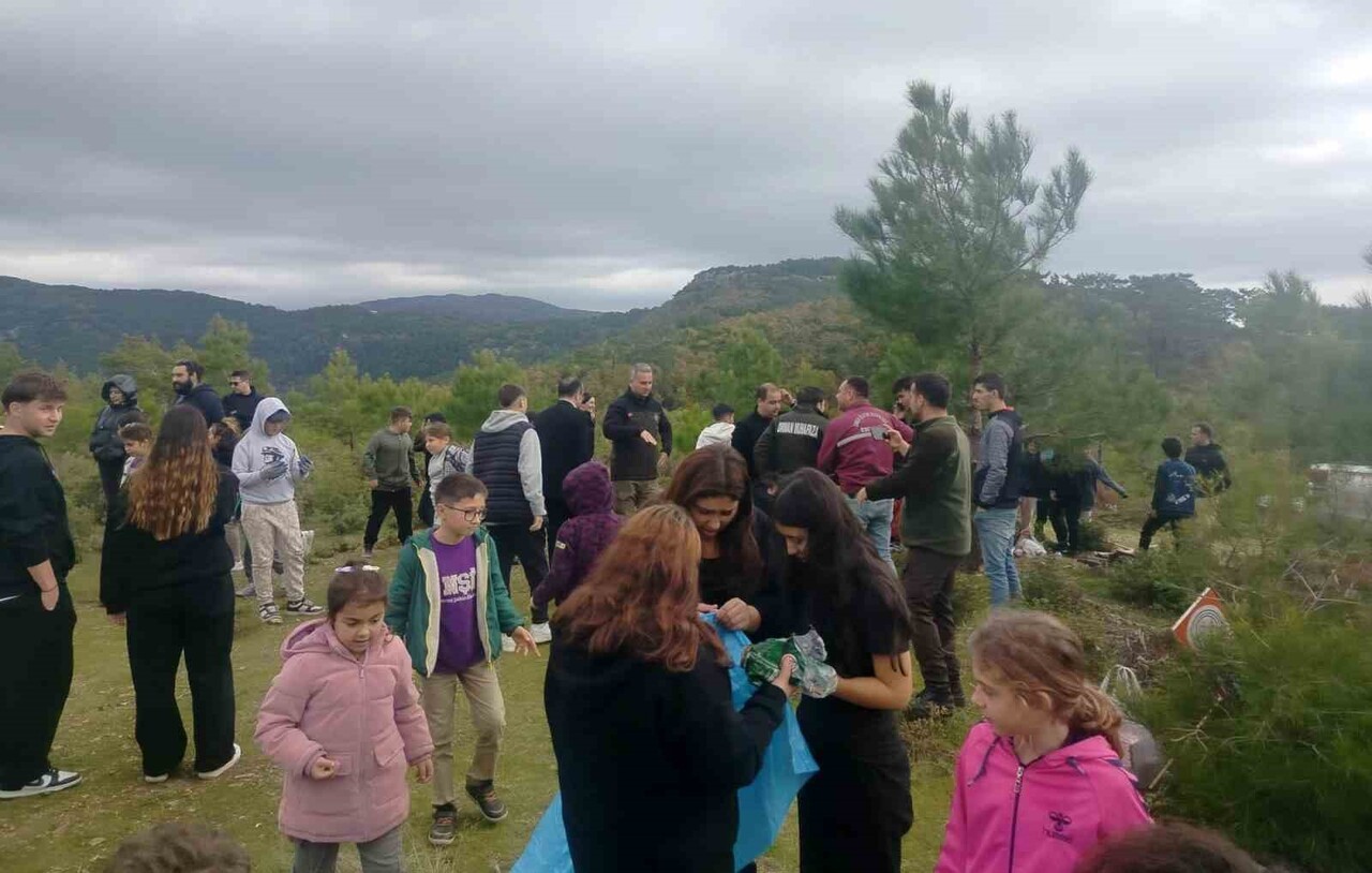 ALTINOLUK’TA MİLLİ AĞAÇLANDIRMA GÜNÜ KAPSAMINDA DÜZENLENEN "YEŞİL VATAN SEFERBERLİĞİ" FİDAN DİKİM...