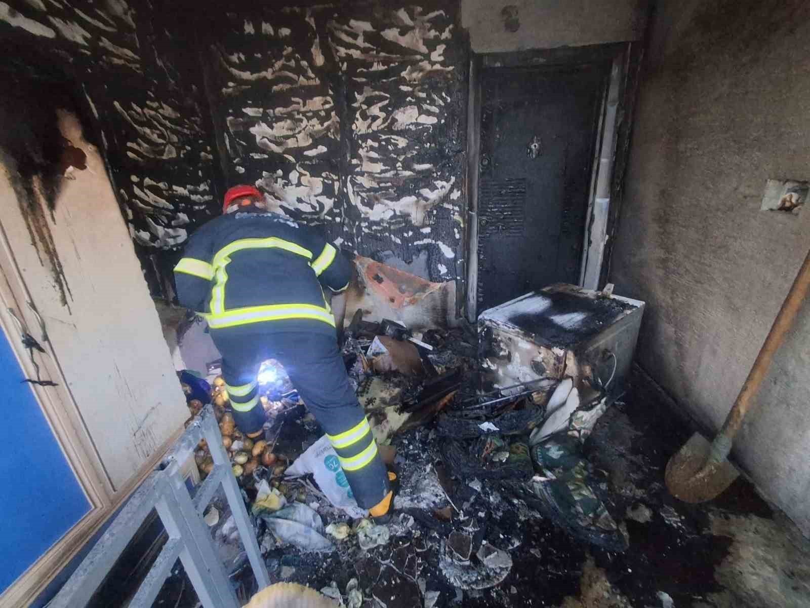 ALTINTAŞ ZAFERTEPEÇALKÖY’DE EV YANGINI KORKUTTU