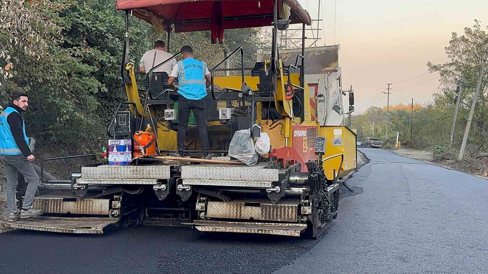 AMASRA KÜLTÜR  VE TURİZM DERNEĞİ TARAFINDAN İŞÇİLERE BAKLAVA İKRAM EDİLDİ