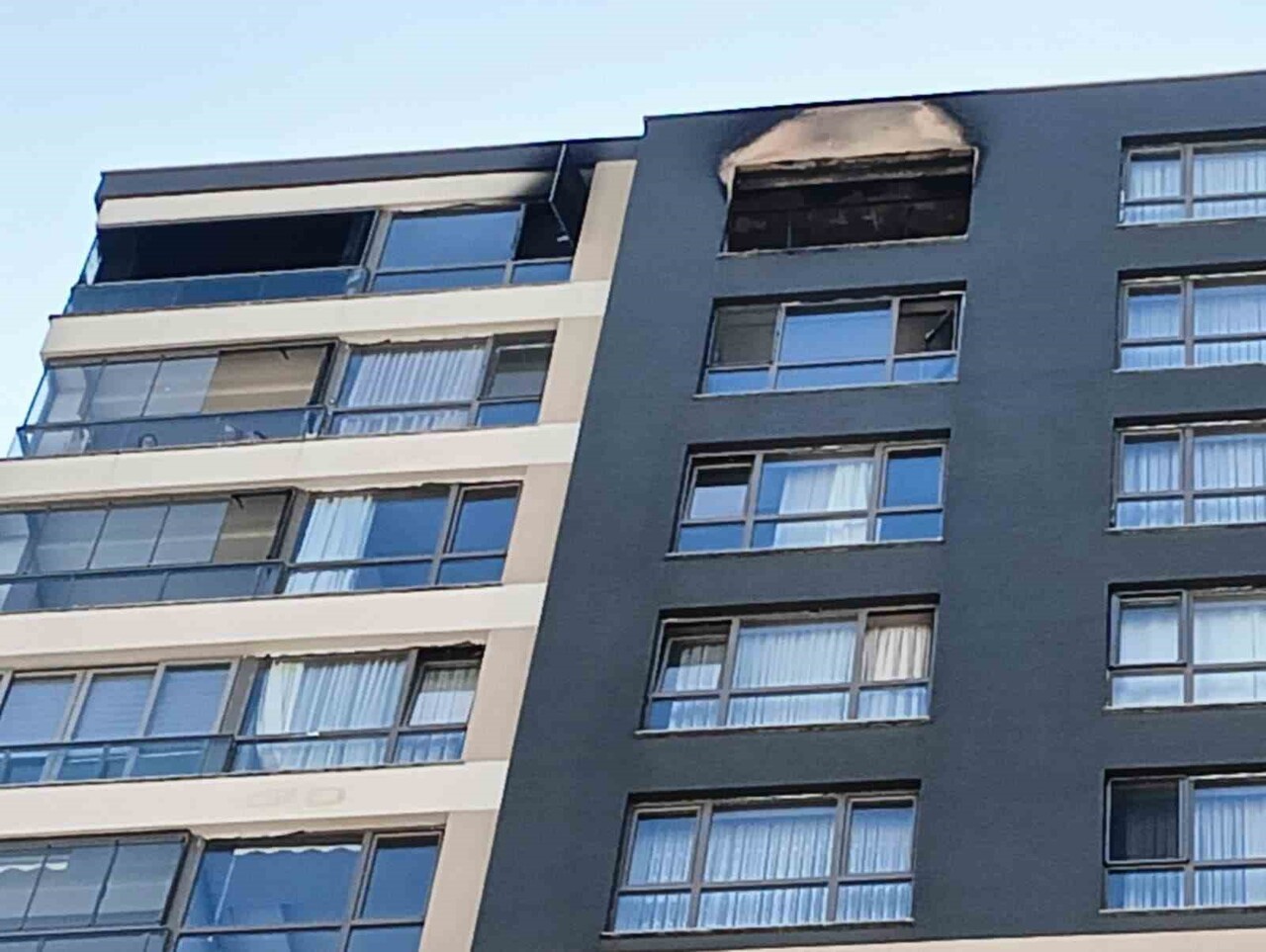 ANKARA'DA BİR APARTMAN DAİRESİNDE ÇIKAN YANGINDA MAHSUR KALAN EV SAHİBİ HAYATINI KAYBETTİ.