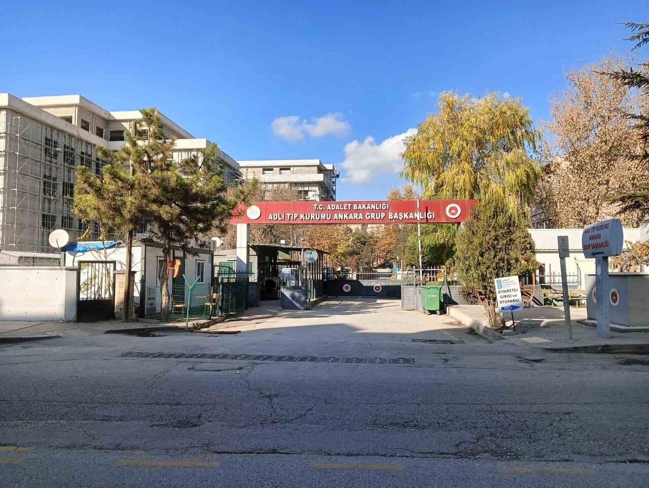 ANKARA'DA BİR APARTMAN DAİRESİNDE ÇIKAN YANGINDA MAHSUR KALAN EV SAHİBİ HAYATINI KAYBETTİ.