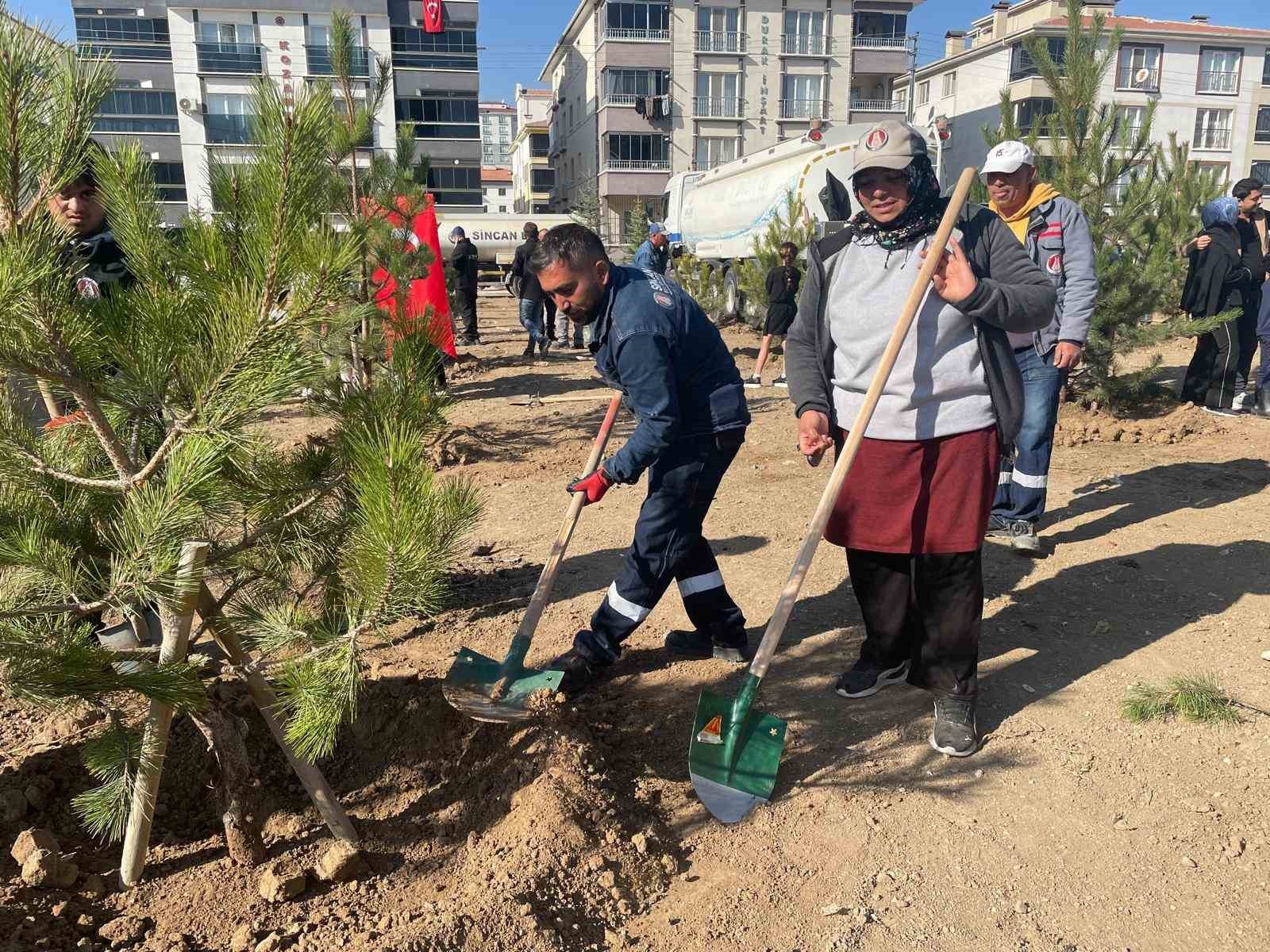 ANKARA SİNCAN BELEDİYE BAŞKANI MURAT ERCAN, "SİNCAN'DA KİŞİ BAŞINA DÜŞEN YEŞİL ALAN İÇİN 15...