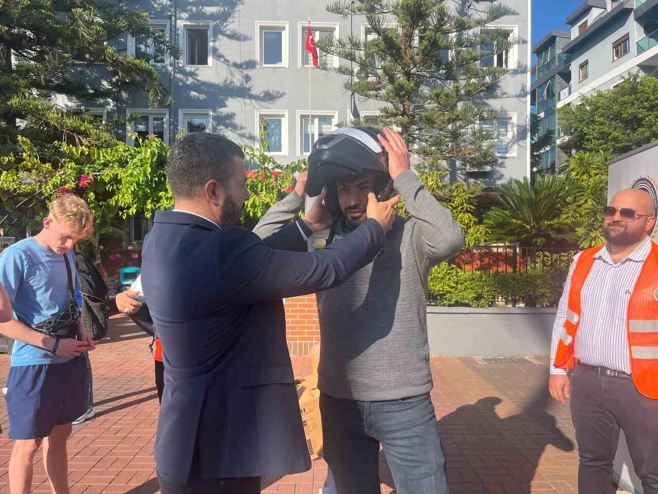 ANTALYA'NIN ALANYA İLÇESİNDE ARTAN MOTOSİKLET KAZALARINA DİKKAT ÇEKMEK VE YARALANMALARIN ÖNÜNE...