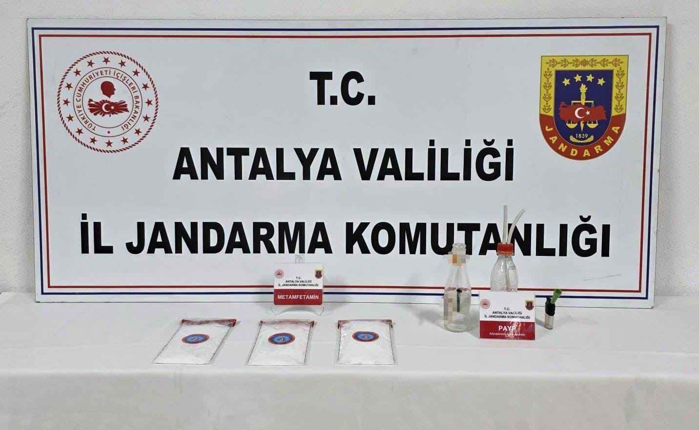 ANTALYA'NIN DÖŞEMEALTI İLÇESİNDE JANDARMA TARAFINDAN DÜZENLENEN OPERASYONDA 1 KİLO 210 GRAM...