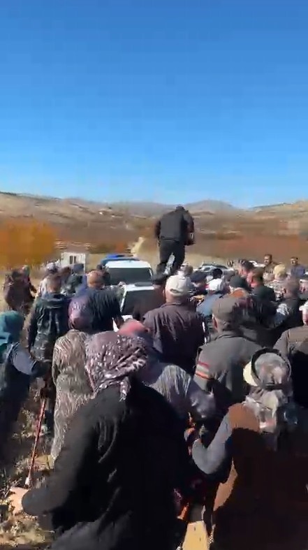 ANTALYA'NIN KORKUTELİ İLÇESİNDEKİ İKİ YAYLADA YAŞAYAN ÇİFTÇİLER, KURULMASI PLANLANAN ORGANİZE...