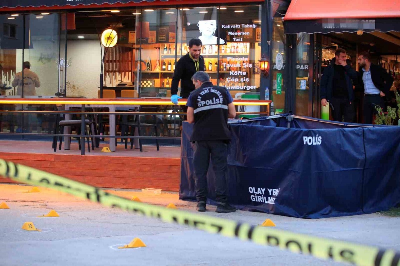 ANTALYA’DA ARALARINDA HUSUMET BULUNAN YABANCI UYRUKLU 2 ŞAHSIN TARTIŞMASINDA KAN AKTI. OLAY...