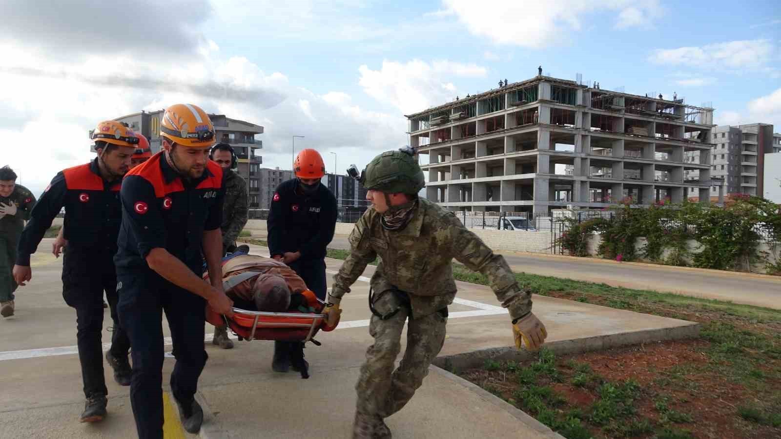 ANTALYA’DA ARKADAŞLARI İLE BİRLİKTE YÜRÜYÜŞ SIRASINDA FENALAŞAN VE DAĞLIK ALANDA MAHSUR KALAN...