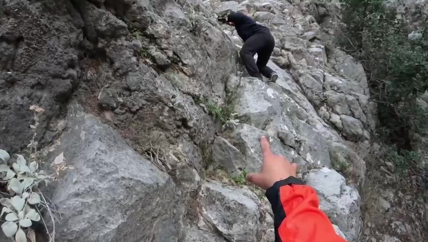 ANTALYA’DA DAĞLIK ALANDA YÜRÜYÜŞE ÇIKAN VE DÖNÜŞ YOLUNDA MAHSUR KALAN 2 GENÇ JAK VE AFAD EKİPLERİ...