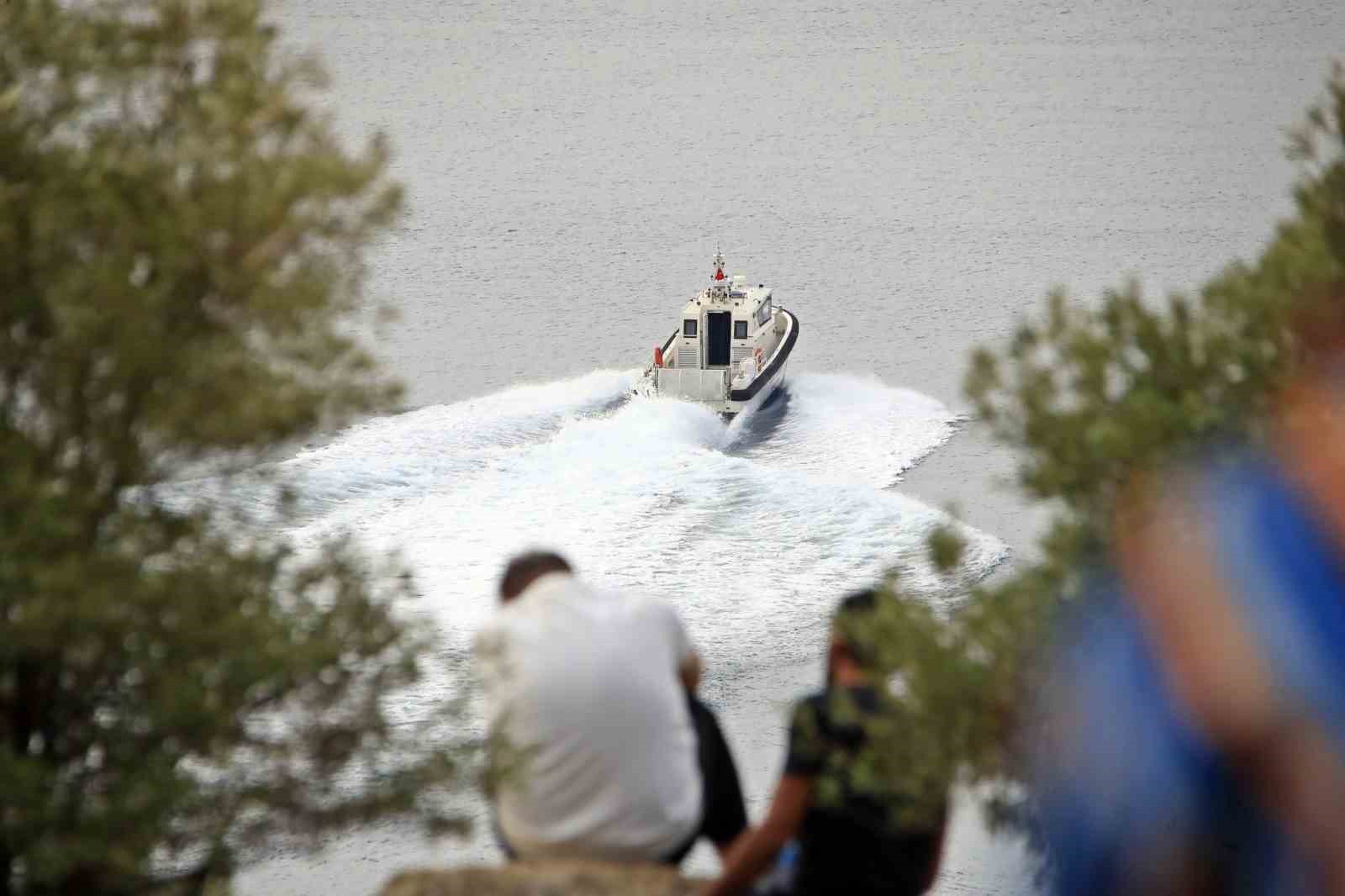 ANTALYA’DA KİŞİSEL SORUNLARI NEDENİYLE BUNALIMA GİRİP YAKLAŞIK 30 METRELİK FALEZLERİN UCUNDA...