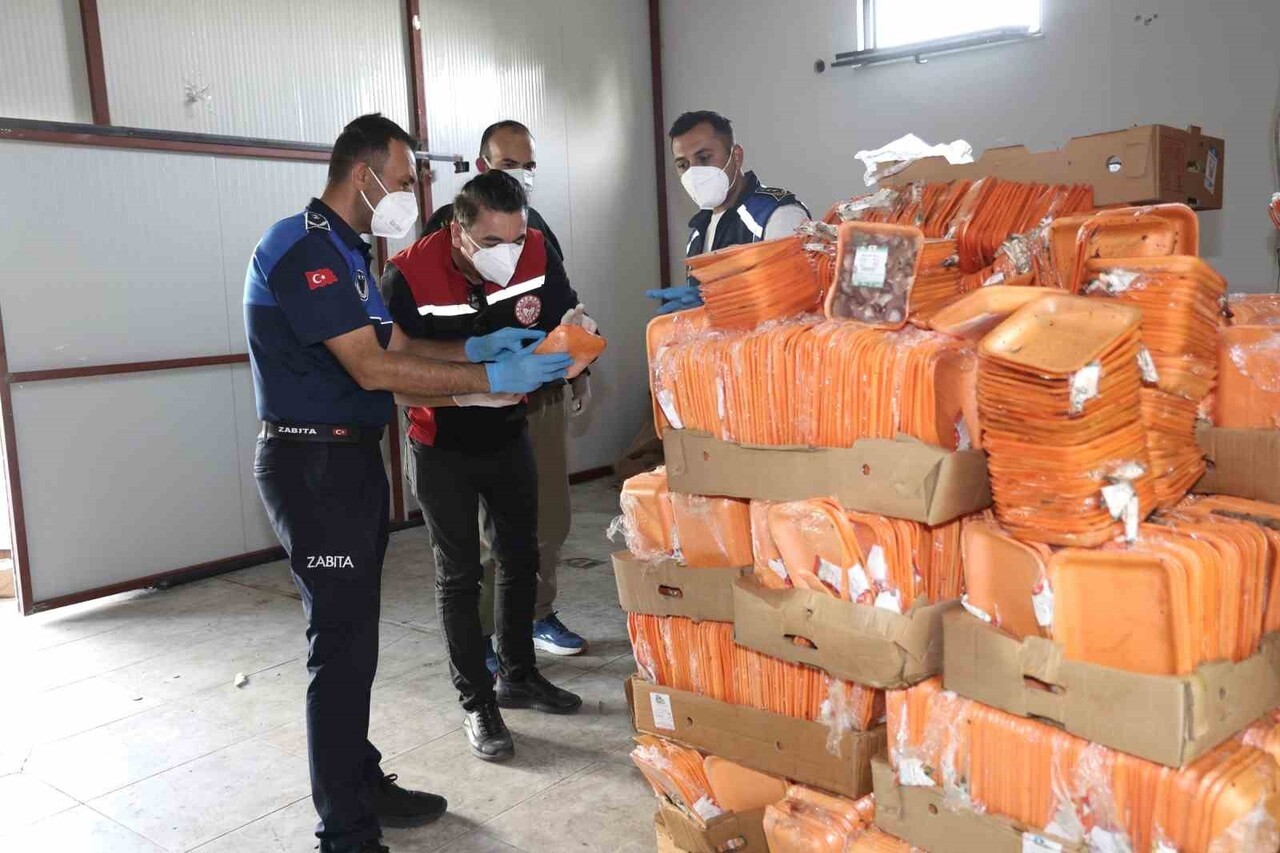 ANTALYA’NIN AKSU İLÇESİNDE ZABITA EKİPLERİ, BİRİ ŞAHIS İŞLETMESİ, DİĞERİ BİR FİRMAYA AİT TOPLAM 4...