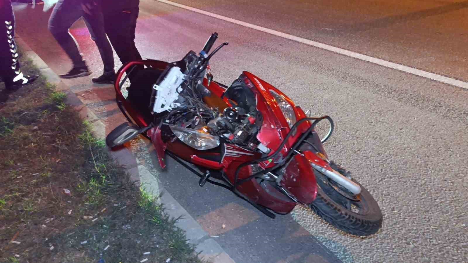 ANTALYA’NIN MANAVGAT İLÇESİNDE EMNİYET ŞERİDİNDE DURAN OTOMOBİLE MOTOSİKLETİN ARKADAN ÇARPMASI...