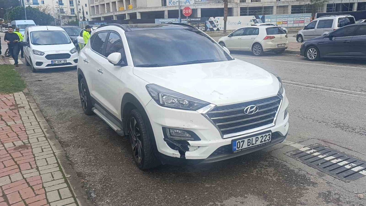 ANTALYA’NIN MANAVGAT İLÇESİNDE MOTOSİKLET İLE OTOMOBİLİN ÇARPIŞMASI SONUCU MEYDANA GELEN TRAFİK...