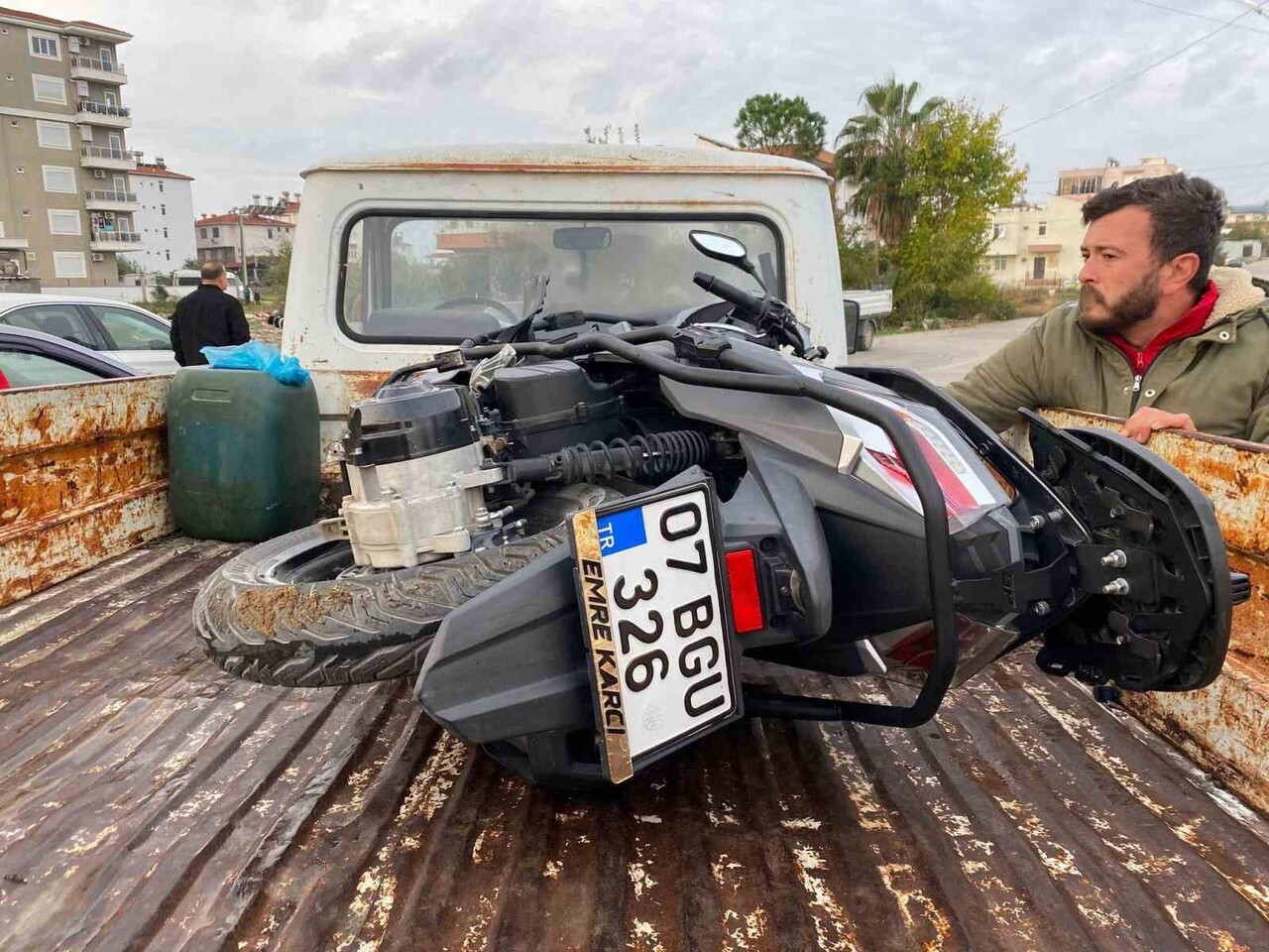 ANTALYA’NIN SERİK İLÇESİNDE OTOMOBİL İLE MOTOSİKLETİN KARIŞTIĞIM KAZADA 2 KİŞİ...