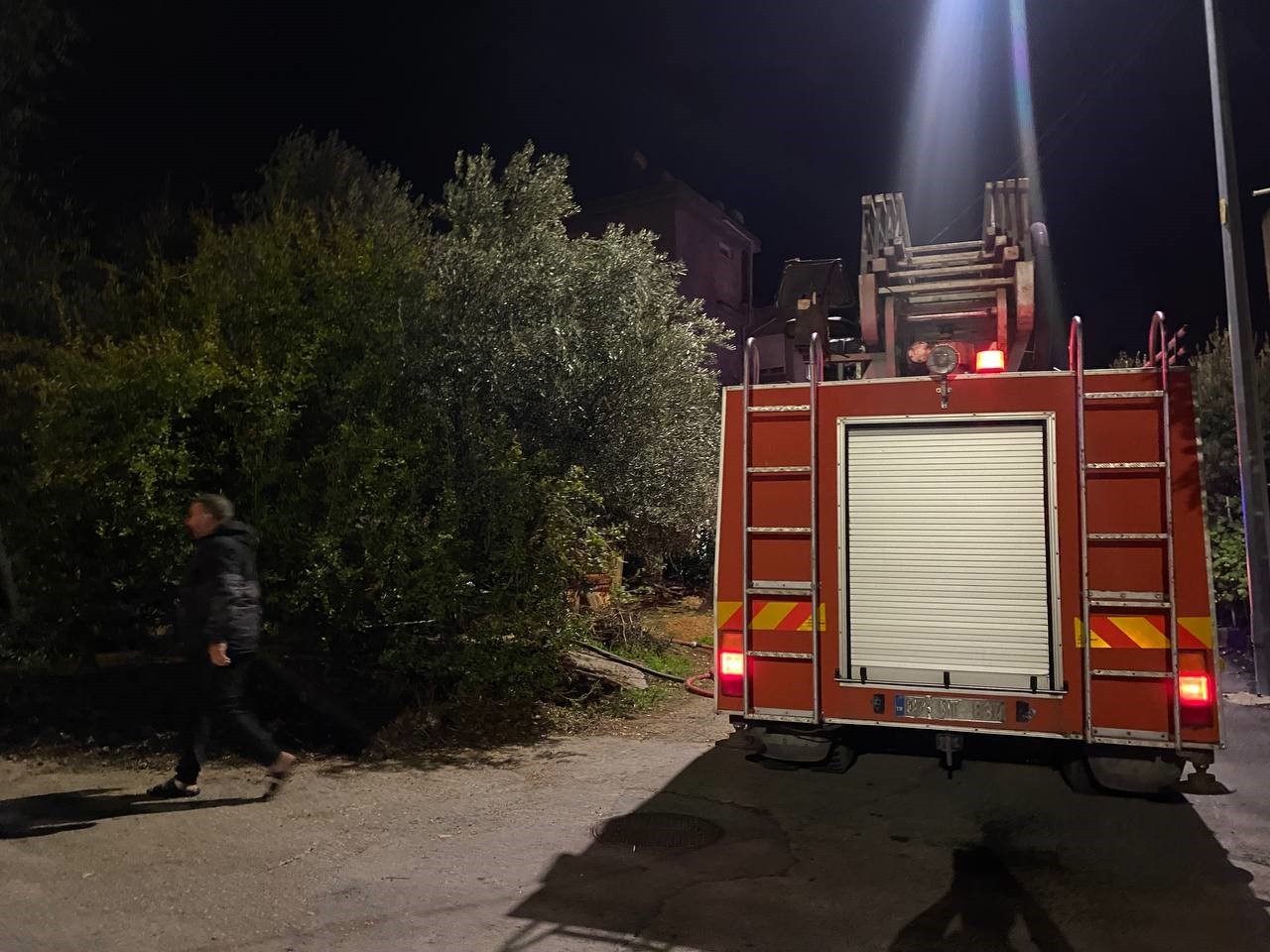 ANTALYA’NIN SERİK İLÇESİNDE TEK KATLI EVDE ÇIKAN YANGIN İTFAİYENİN MÜDAHALESİ İLE...