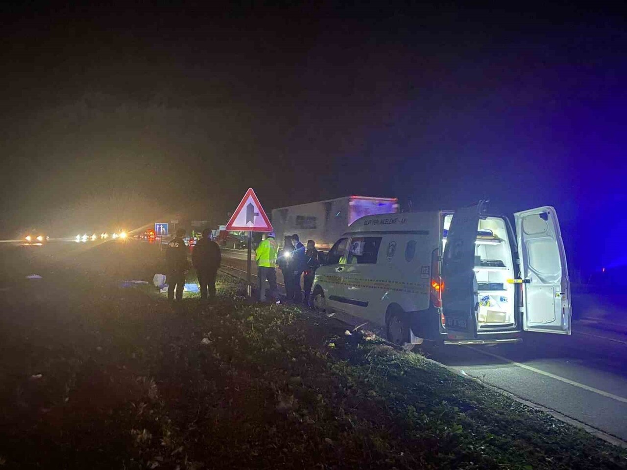 ANTALYA’NIN SERİK İLÇESİNDE YOLUN KARŞISINA GEÇEN YAYA İKİ KIZ ÖĞRENCİYE OTOMOBİL ÇARPTI. SINIF...