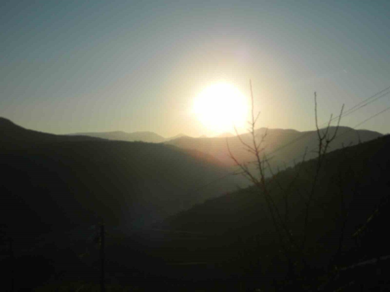 ARDAHAN’IN POSOF İLÇESİNDE KASIM AYININ SON GÜNLERİNDE ADETA SONBAHAR HAVASI YAŞANIYOR.