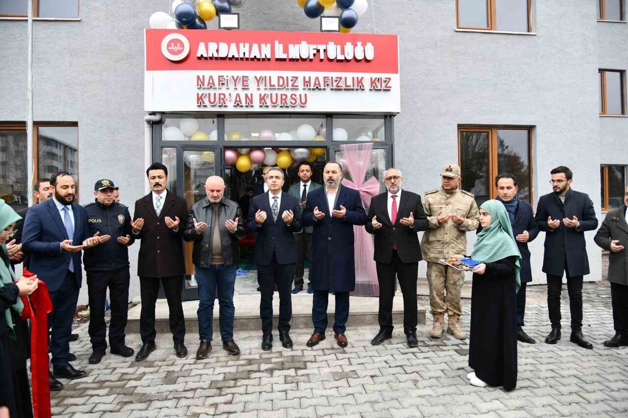 ARDAHAN VALİSİ HAYRETTİN ÇİÇEK, NAFİYE YILDIZ HAFIZLIK KIZ KUR’AN KURSU’NUN AÇILIŞ TÖRENİNE...