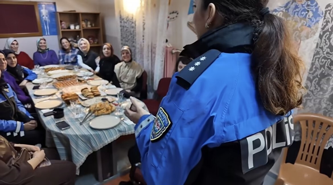 AŞÇILIK KURSUNDA KADES, DOLANDIRICILIK VE GÜVENLİK EĞİTİMİ VERİLDİ