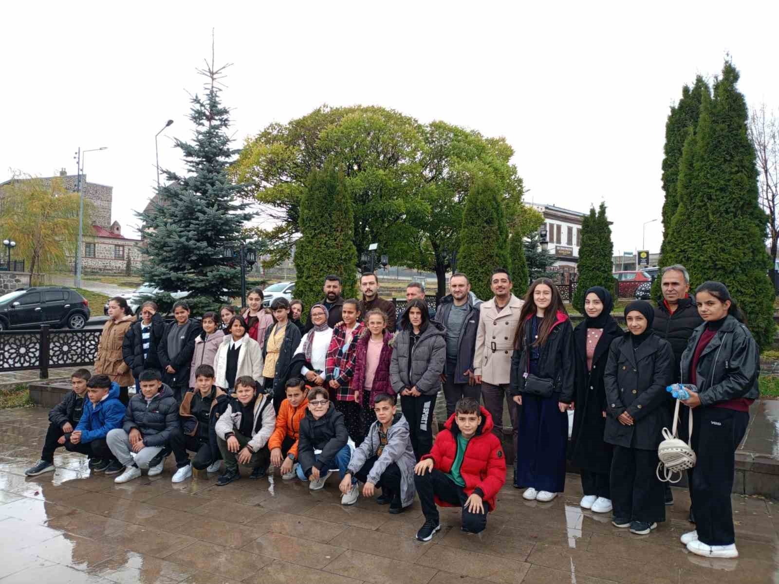 AŞKALELİ ÖĞRENCİLER, BUGÜN AŞKALE KAYMAKAMLIĞI VE TÜGVA AŞKALE İLÇE TEMSİLCİLİĞİ TARAFINDAN...