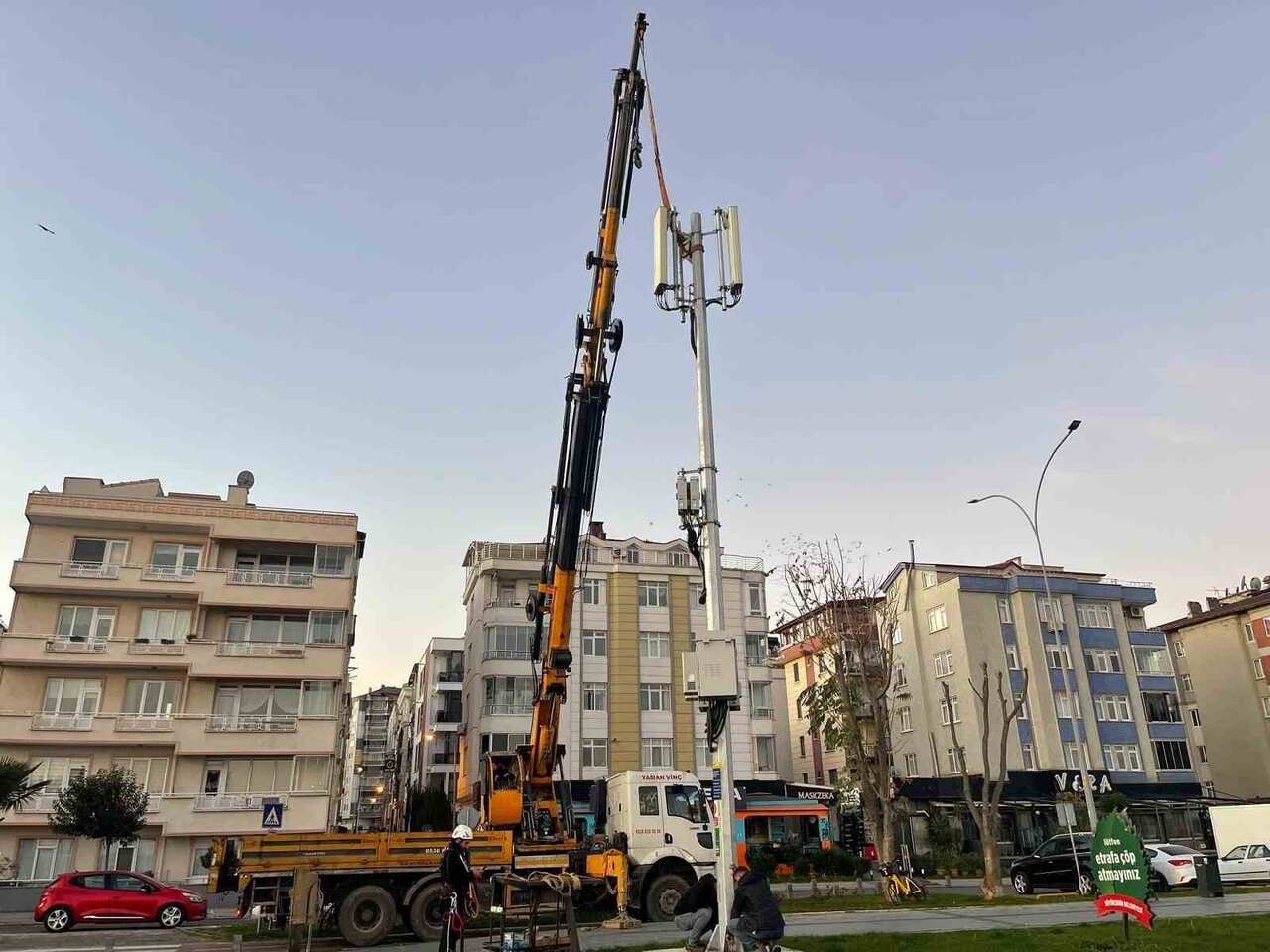 ATAKUM İLÇESİNDE ÖZEL BİR ŞİRKET TARAFINDAN GSM OPERATÖRLERİNE KİRALANMAK ÜZERE EVLERİN KARŞISINA...