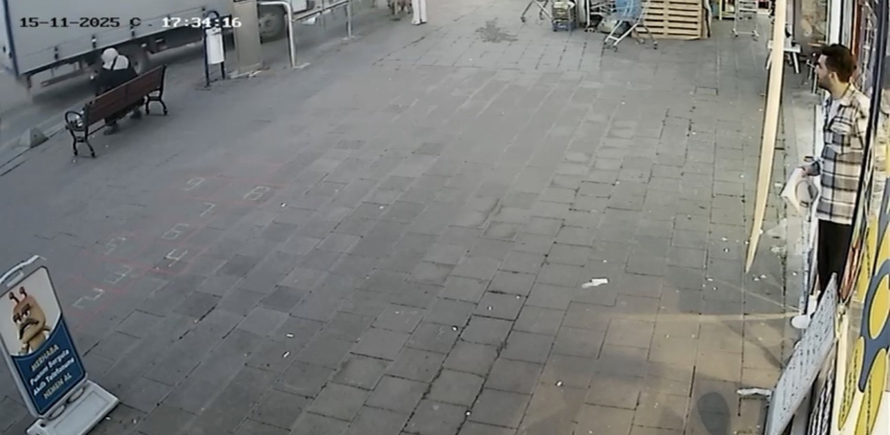 ATAŞEHİR’DE KAMYONETİ İLERLETMEKTE GÜÇLÜK ÇEKEN SÜRÜCÜ, ARACI HAREKET ETTİRMEYİ BAŞARDIKTAN SONRA...