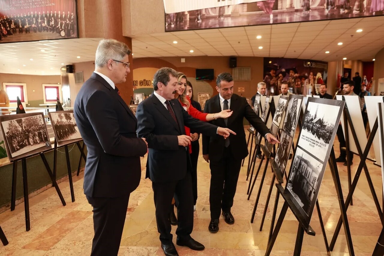 ATATÜRK KÜLTÜR MERKEZİ'NDE(AKM) DÜZENLENEN VE VALİ ORHAN TAVLI, BÜYÜKŞEHİR BELEDİYE BAŞKANI HALİT...