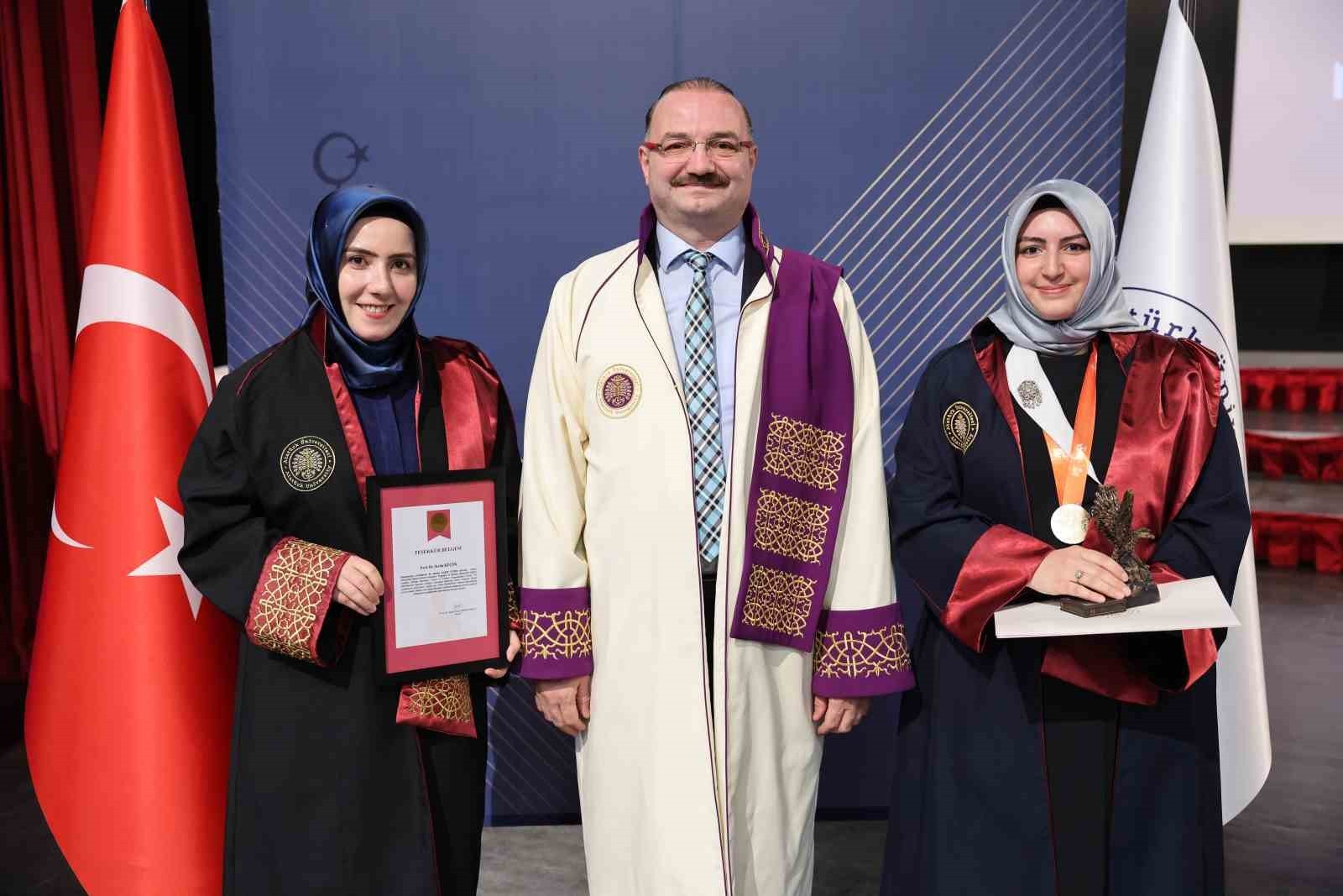 ATATÜRK ÜNİVERSİTESİ, BİLİMSEL ÜRETKENLİĞİ TEŞVİK EDEN, ARAŞTIRMA TEMELLİ ÖĞRENMEYİ DESTEKLEYEN VE...