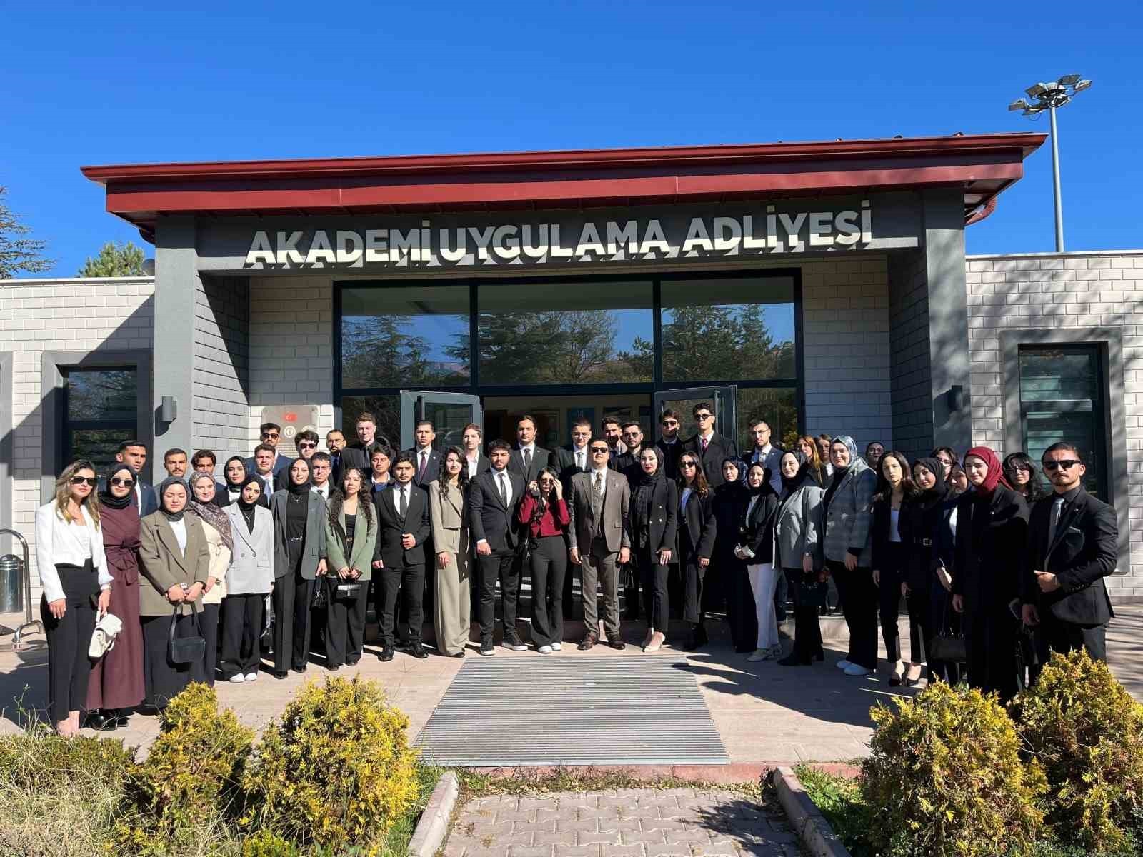 ATATÜRK ÜNİVERSİTESİ BÜNYESİNDE FAALİYET GÖSTEREN İDEAL HUKUK KULÜBÜ VE YENİLER ÖĞRENCİ KULÜBÜ...