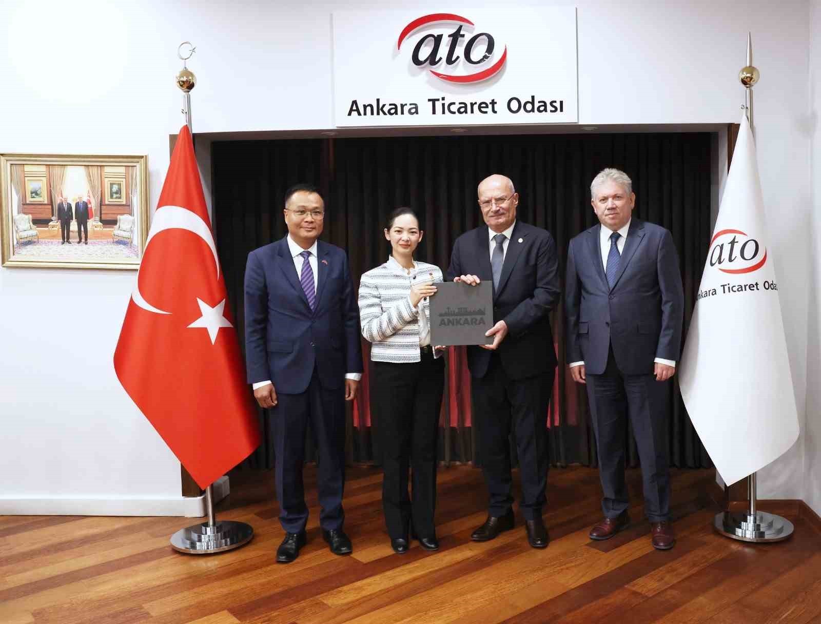 ATO BAŞKANI GÜRSEL BARAN, KAMBOÇYA TİCARET BAKANI CHAM NİMUL VE BERABERİNDEKİLERİ KONUK...