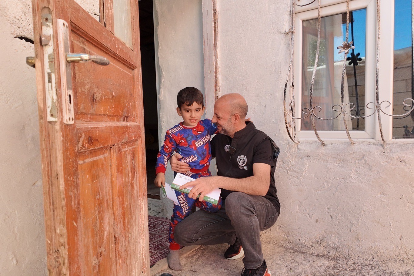 AVRUPA YETİM ELİ DERNEĞİ AĞRI'DA NAKDİ YARDIM GERÇEKLEŞTİDİ