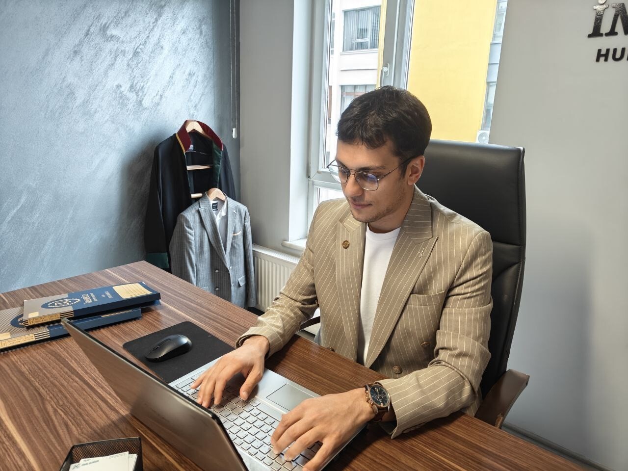 AVUKAT TEVFİK İMAMOĞLU, DÜĞÜNDE TAKILAN ZİYNET EŞYALARIN KADININ KİŞİSEL MALI OLDUĞUNU SÖYLEYEREK...