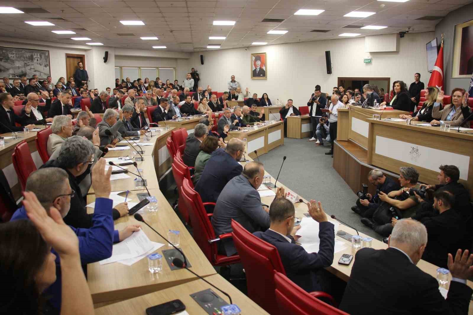 AYDIN BÜYÜKŞEHİR BELEDİYE BAŞKANI ÖZLEM ÇERÇİOĞLU, ASKİ GENEL KURULU’NDA CHP GRUBU TARAFINDAN...