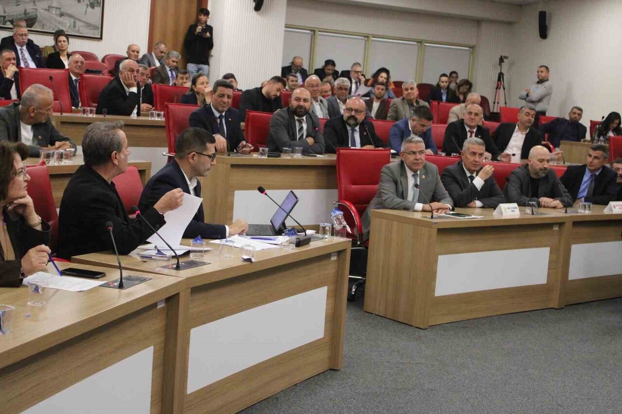 AYDIN BÜYÜKŞEHİR BELEDİYE MECLİSİ KASIM AYI TOPLANTISINDA ÇIKAN ‘SIRALAMA VE USÜL’ TARTIŞMASI...