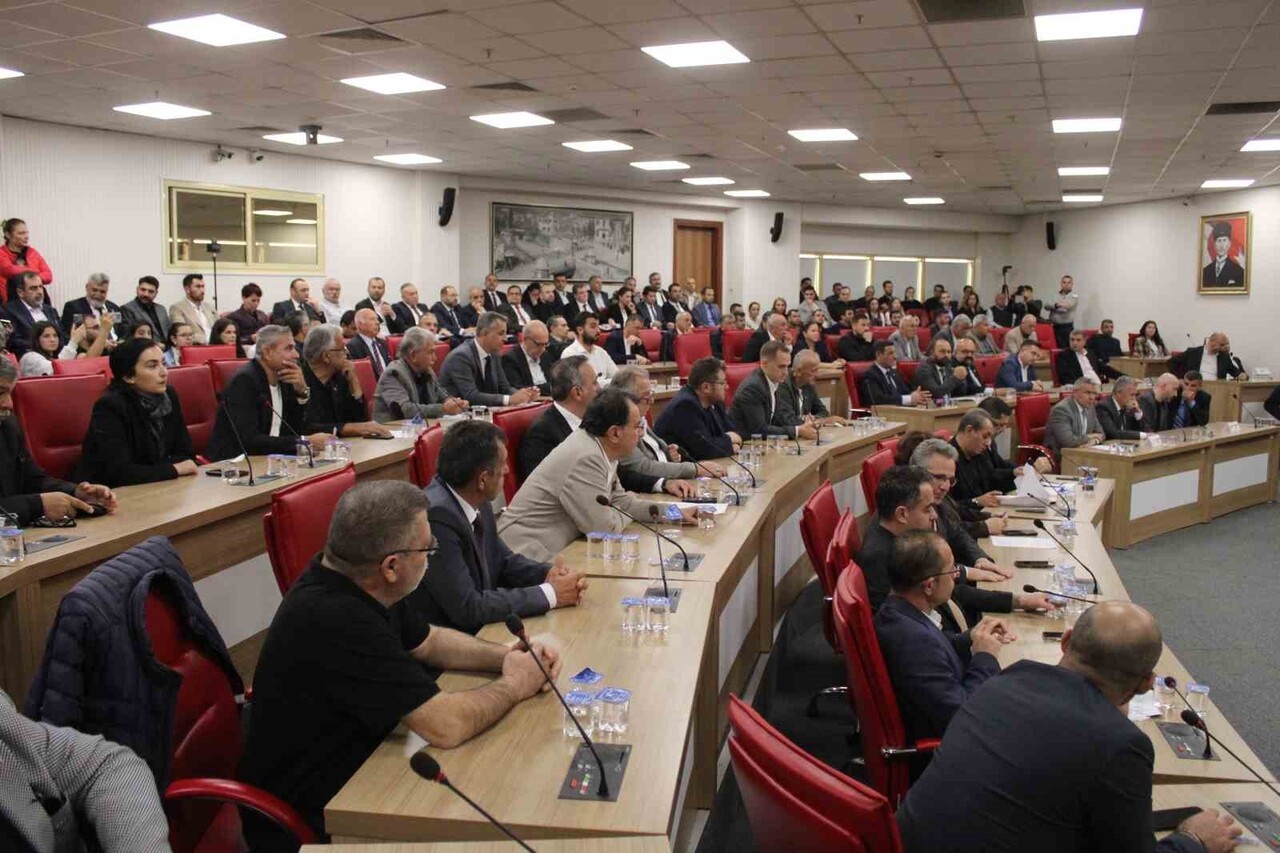 AYDIN BÜYÜKŞEHİR BELEDİYE MECLİSİ KASIM AYI TOPLANTISINDA ÇIKAN ‘SIRALAMA VE USÜL’ TARTIŞMASI...