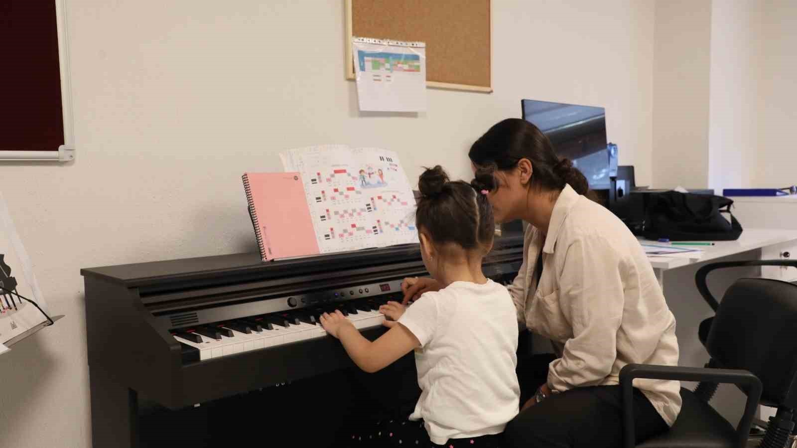 AYDIN BÜYÜKŞEHİR BELEDİYESİ’NİN ÜCRETSİZ OTİZM DESTEK MERKEZLERİ, ÖZEL GEREKSİNİMLİ ÇOCUKLARIN...
