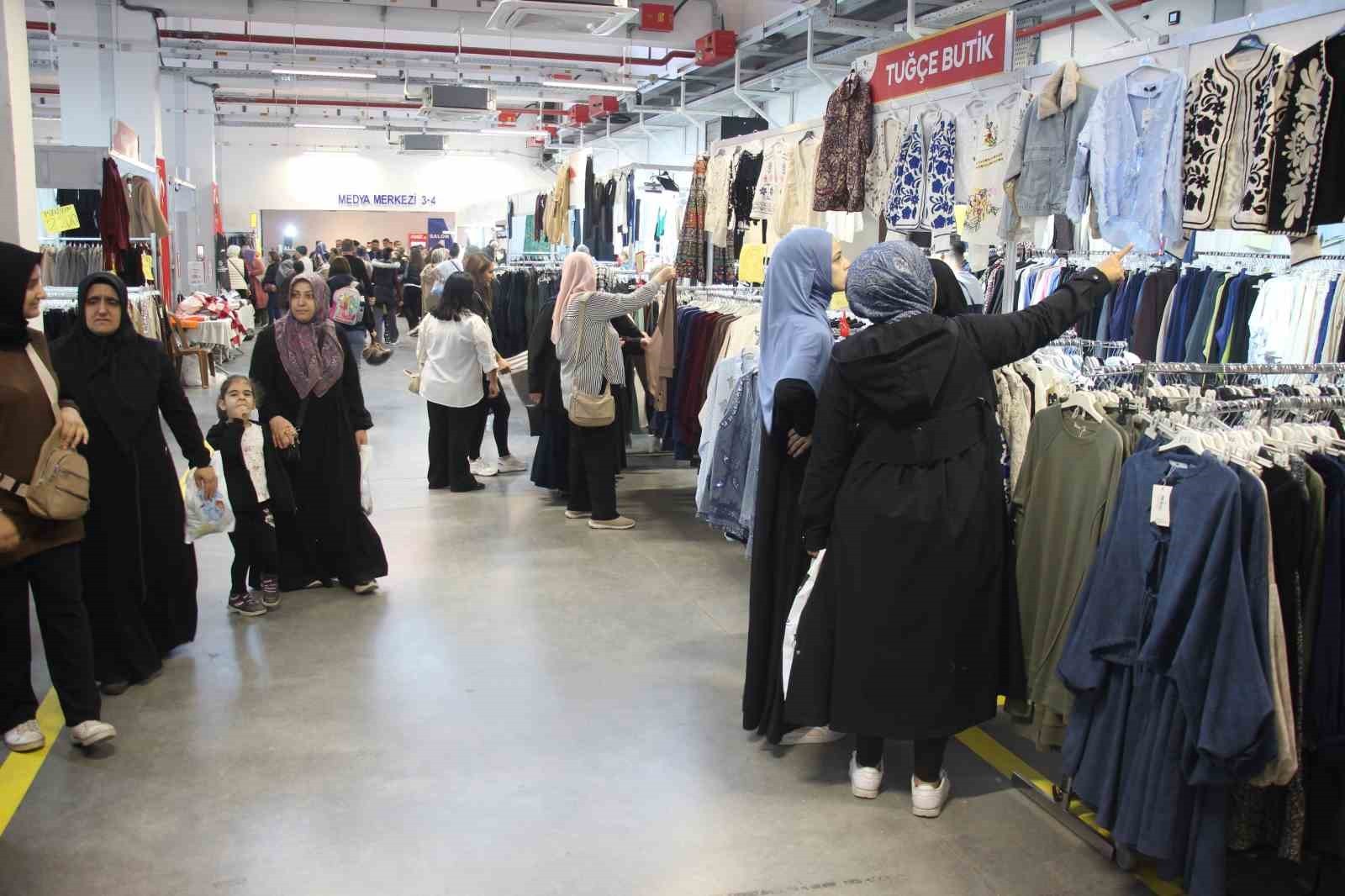 AYDIN’DA 11 KASIM SALI GÜNÜ KAPILARINI AÇAN VE TESETTÜR GİYİM BAŞTA OLMAK ÜZERE FARKLI ŞEHİRLERDEN...