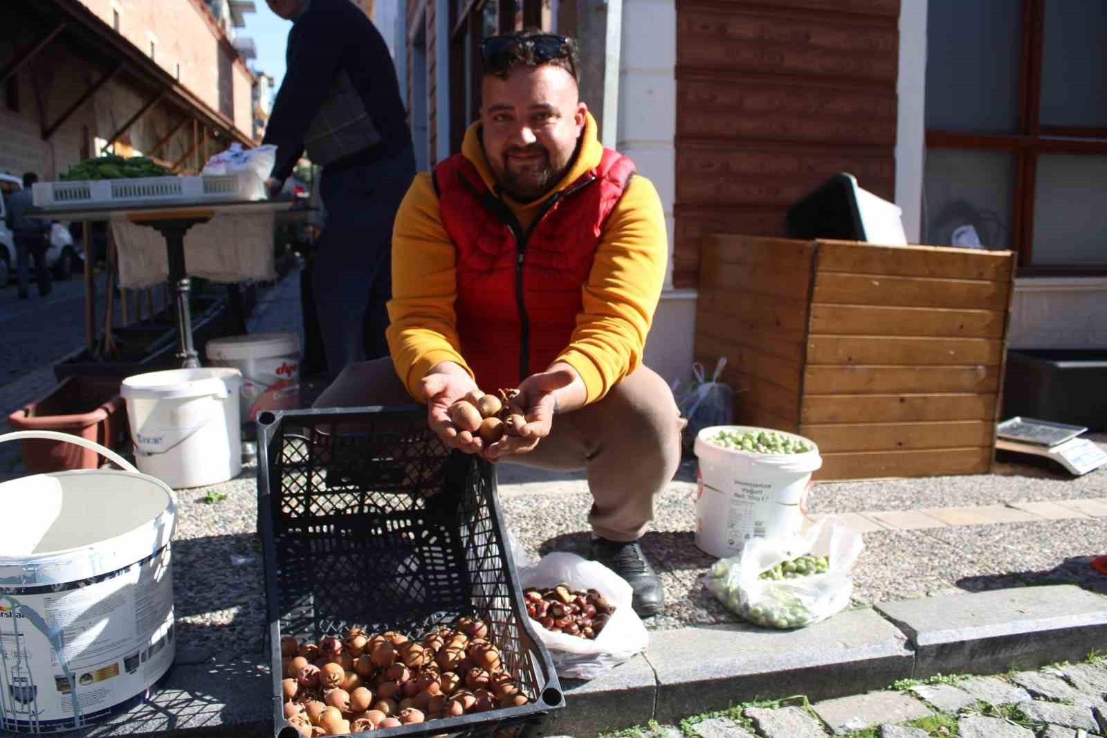 AYDIN’IN DAĞLARINDA GENELLİKLE KENDİLİĞİNDEN YETİŞEN VE MUŞMULA OLARAK DA BİLİNEN BEŞBIYIK...